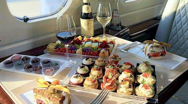 Delicious catering Phenom 300E