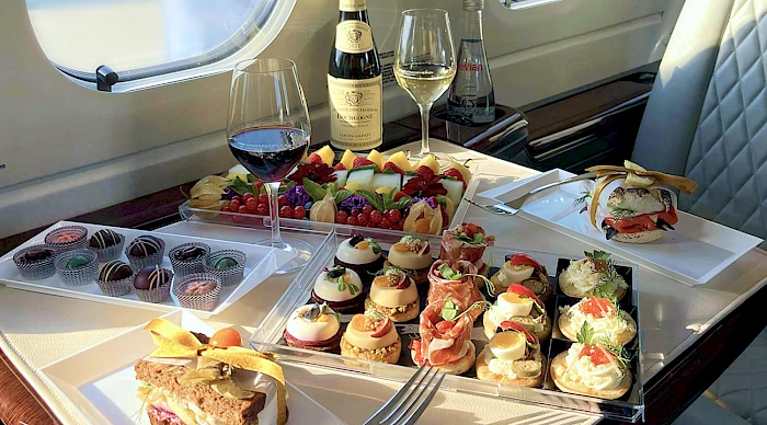 Delicious catering Phenom 300E